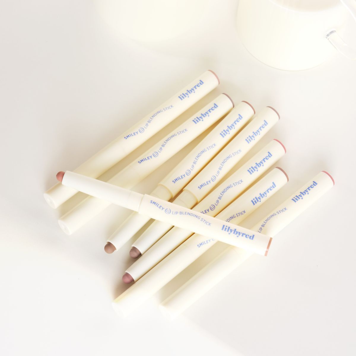 Kẻ Viền Môi Lilybyred Smiley Lip Blending Stick 0.8g