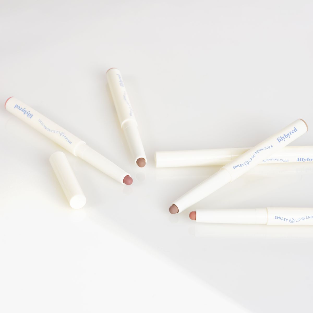 Kẻ Viền Môi Lilybyred Smiley Lip Blending Stick 0.8g